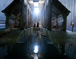 NoticeRP's tweet photo. Rumah perahu ini adalah salah satu dr 588 set lokasi yg sengaja dibuat utk film Harry Potter. woa -_- -Young http://t.co/sHLw6QfKSv