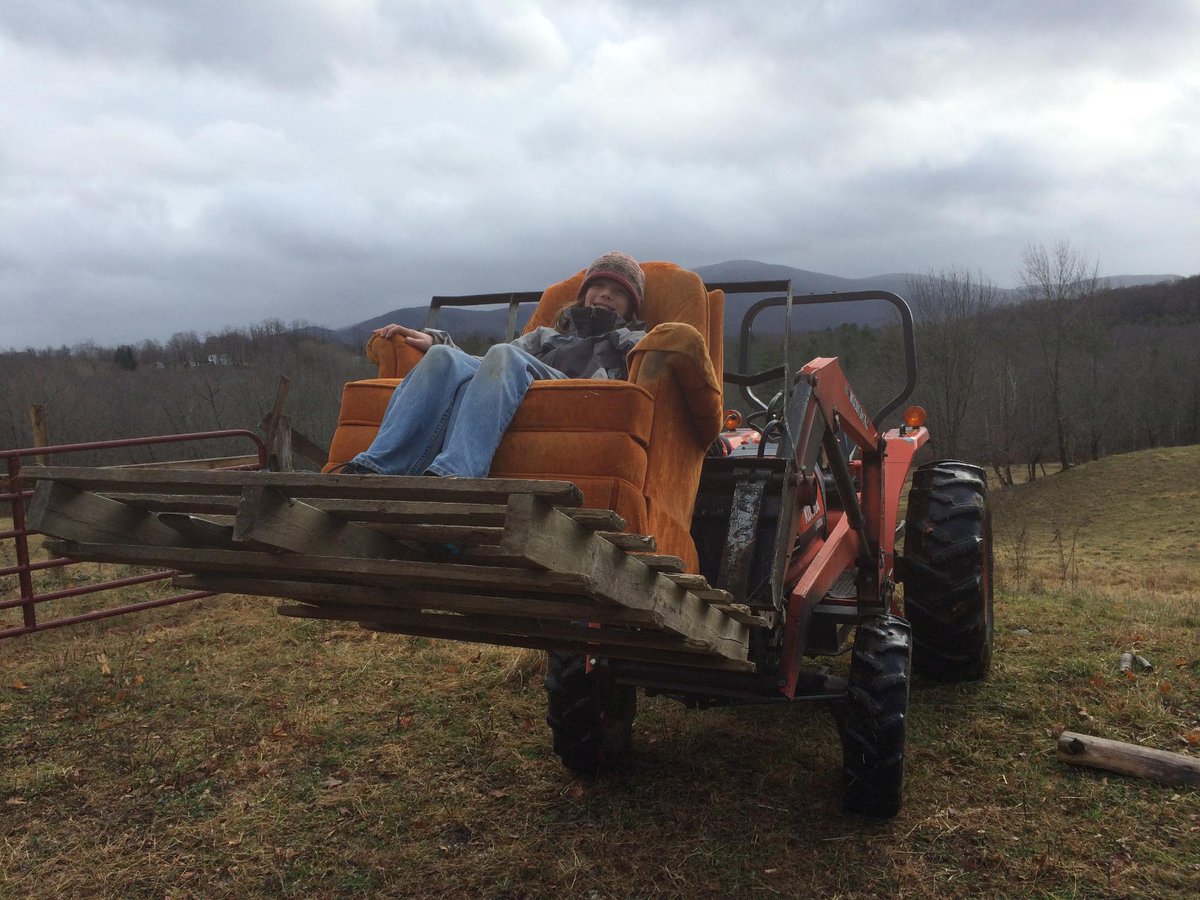 ackermanleistp's tweet photo. #UpTunket chair lift (aka #VT easy-rider) http://t.co/CyB2rtV5uP