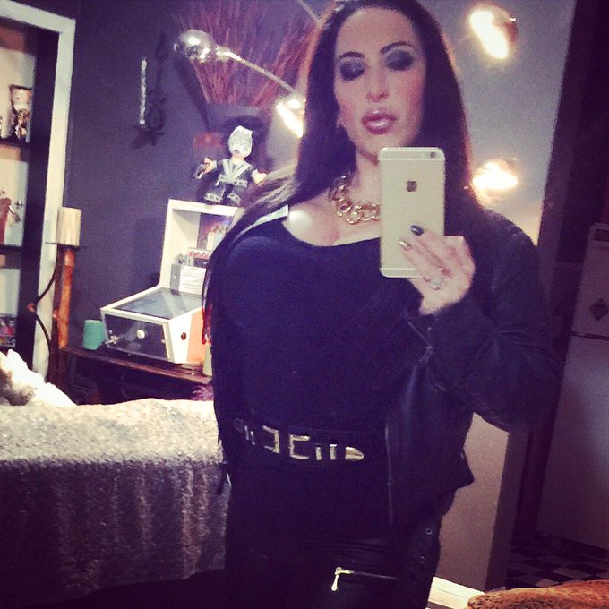 http://t.co/HyxuePxNR2<a href="/tag/selfie"class="tags"><span>#selfie</span></a><a href="/tag/bathroomselfie"class="tags"><span>#bathroomselfie</span></a>