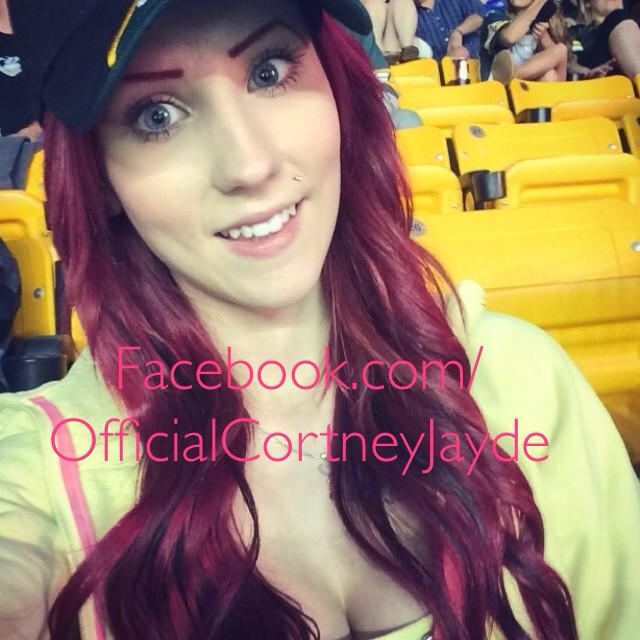 CortneyJayde's tweet photo. #selfie from the @EdmontonEsks game - #vote #cortneyJayde for @MissSocialNet November 😘
 http://t.co/0ASE7xTyB8 http://t.co/vJNCRnMBIq