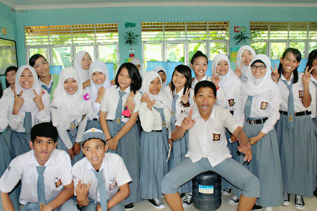 Ini dia sahabat" TDAT,pas hari guru waktu masih sekolah :D .. Selamat hari guru buat guru" yang udah mendidik kami {}