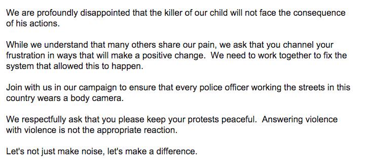 Dreamdefenders's tweet photo. "Let's not just make noise, let's make a difference"  - Mike Brown's family's statement. http://t.co/fFFNQqXjBO