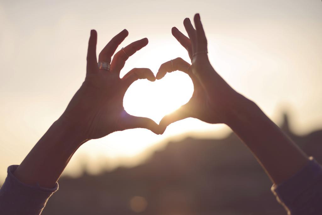 песня 2 сердечка на руке