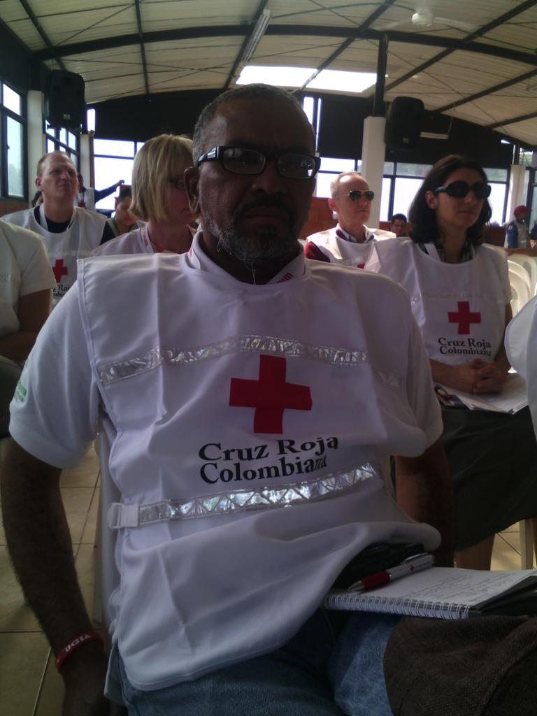 RobertoLebron16's tweet photo. Eso es lo que se llama un voluntario de verdad. http://t.co/PXJeFKui7c