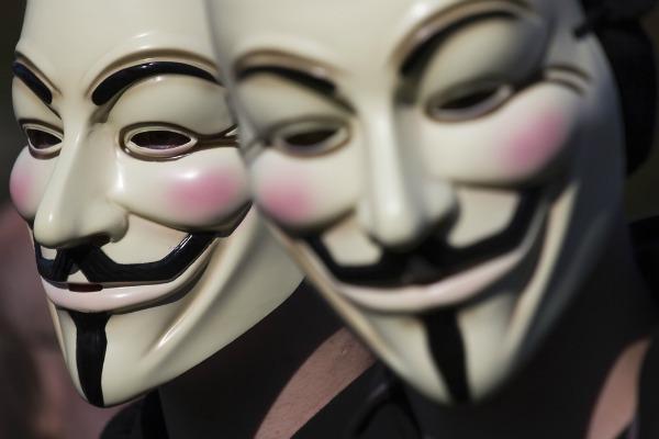 UberFacts's tweet photo. 15 of the most infamous hacks by Anonymous! http://t.co/cyJfuGdCRS http://t.co/kchyFmSYIV