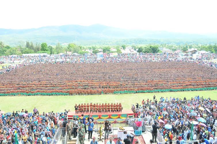 Kegiatan yg dirangkai dgn peresmian Bandara Senubung ini, dipusatkan di Stadion Seribu Bukit. Foto: The Globe Journal