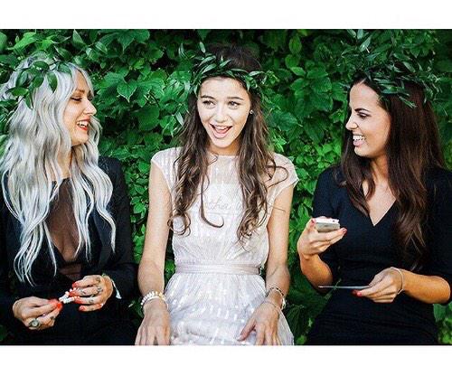 SophiamEdition's tweet photo. Beautiful pic I found of Lou, Eleanor, and Sophia http://t.co/cZbuizJ4Sk