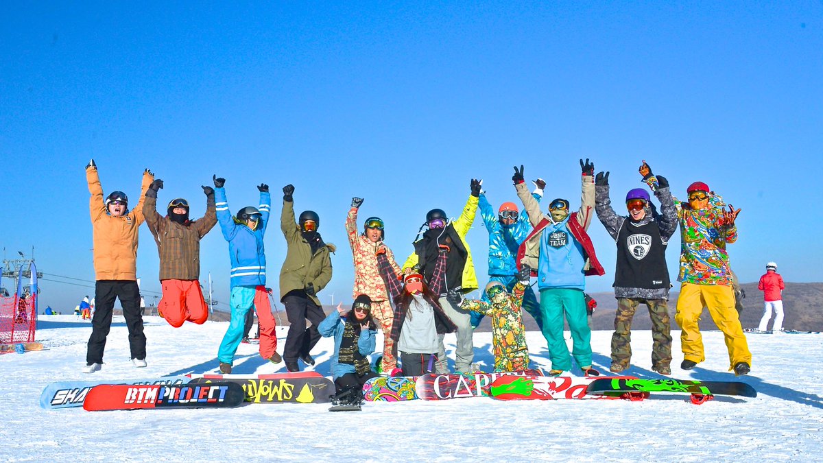 Beijing2022's tweet photo. Skiers on the slopes of #Zhangjiakou's #Chongli are super pumped about the kicking off of #skiseason! #skichina http://t.co/jcLx3vuNSA