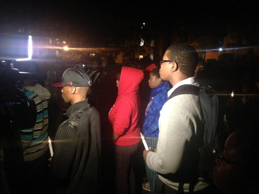 StevenDialFox4's tweet image. Students at #UofSc having a moment of silence following the grand jury decision #news19