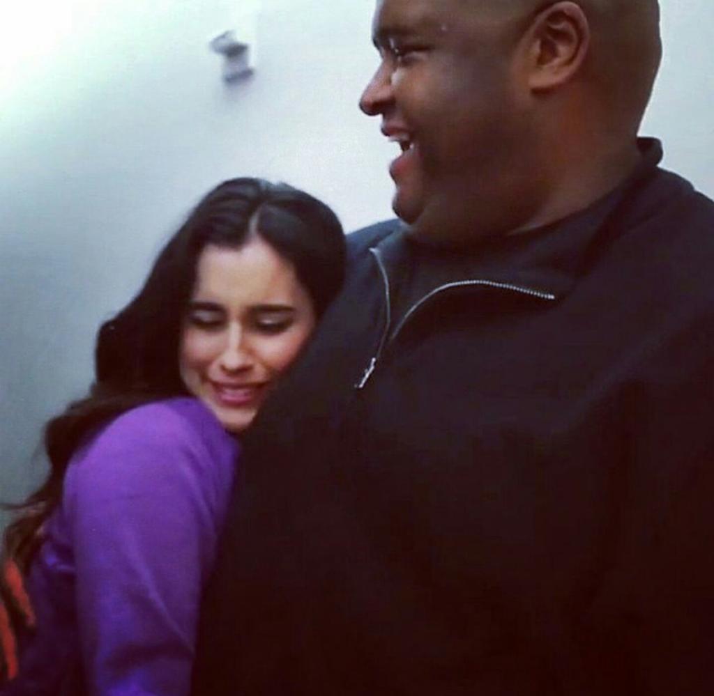 5HLDNA's tweet photo. This photo is AMAZING! I love @LaurenJauregui @BigRobisforReal lol they look so happy and she deserves it! http://t.co/aRUj3WoSBp