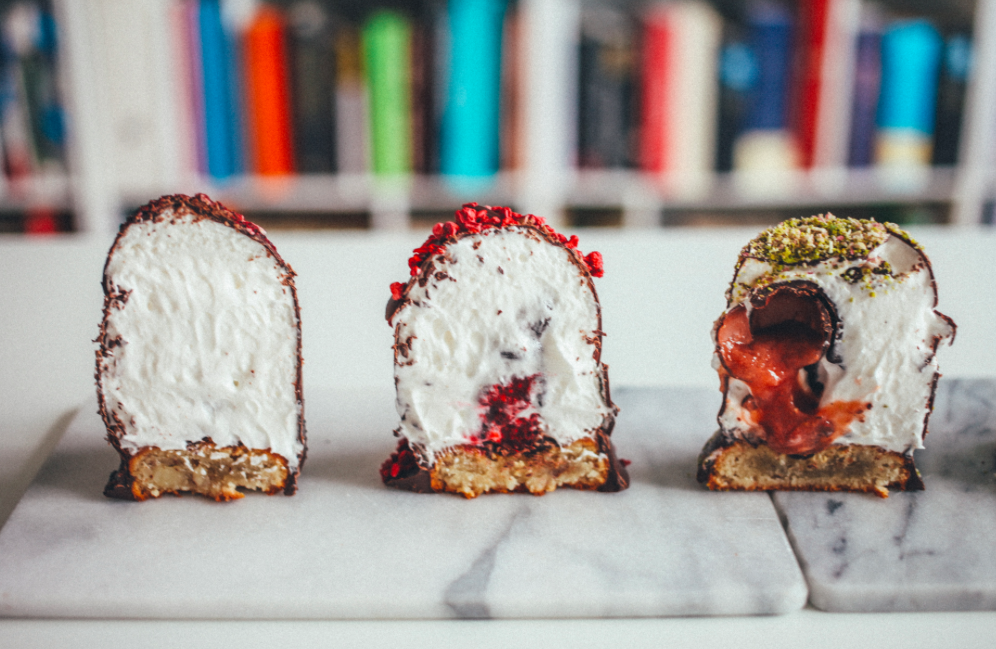 LuxTravelDiary's tweet photo. Is it wrong to fancy #chocolate for breakfast or a #Copenhagen #Flodeboller? #foodporn
Yum: http://t.co/Wa7wLUbCoC http://t.co/6L333T8PW7