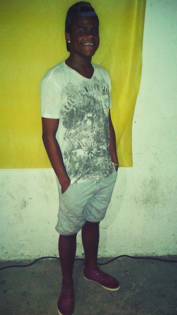 dougvictorelli's tweet photo. Parabéns pra min porra #18tão 😂👌🎉💝💘💖💞🎉🎉🎉🎉🎉🎉🎉🎉 http://t.co/oeKmLWqIgx