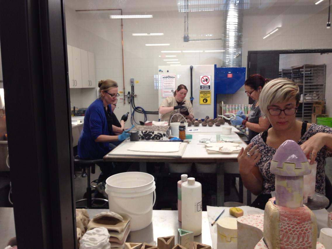 dkubanek's tweet photo. Fellow ceramics students#RDC finishing glazing. http://t.co/0lpUZxJUul