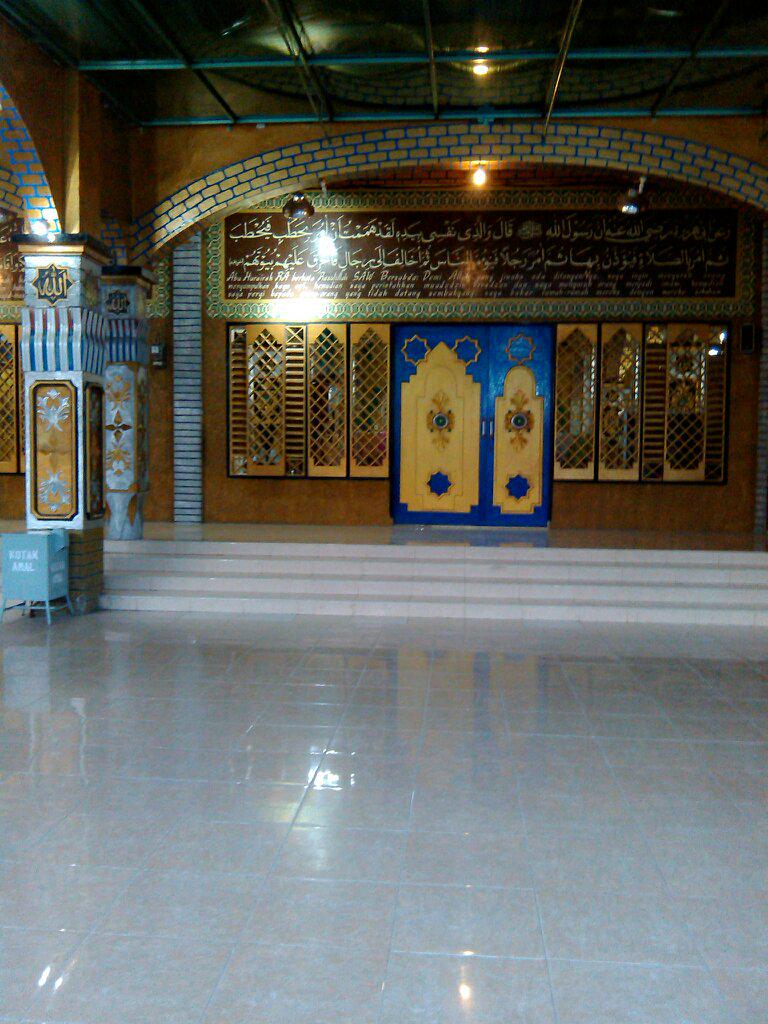 RahmanErni's tweet photo. Menelusuri megahnya mesjid http://t.co/Y3QTYnF4Th