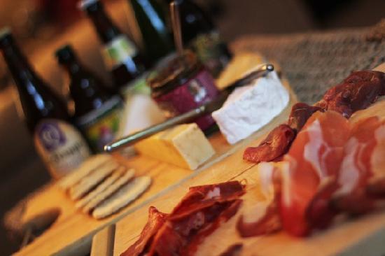 OliveTreeBath's tweet image. #TastyTips from @chriscleghorn - Best Comfort Food = @CultureandCure 
They do really good deli stuff!