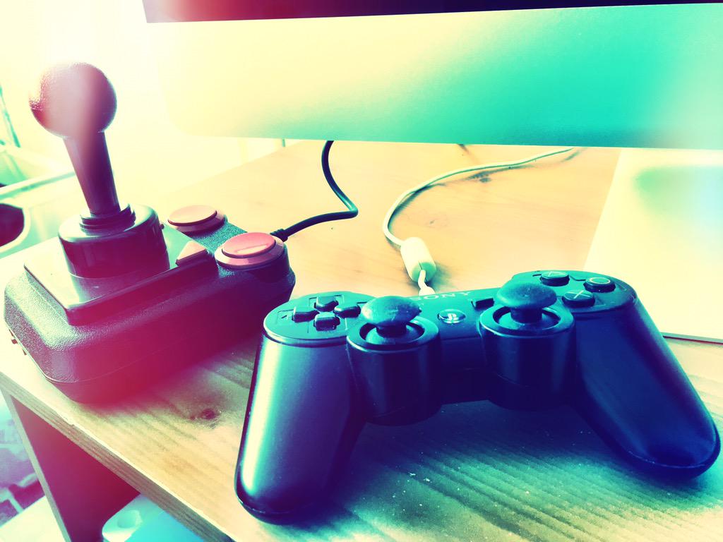 PressPlyOnTape's tweet photo. My emulation weapons of choice. What are yours? #retrogaming #zipstick http://t.co/wbXPxWJw7W