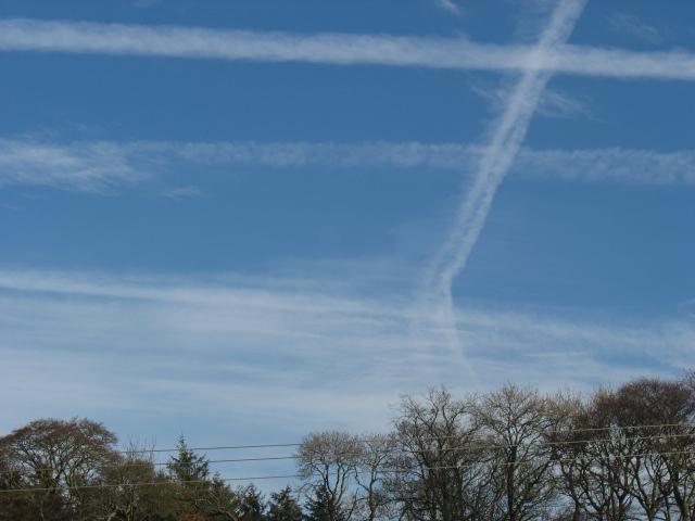 dognamedblue's tweet photo. when r u going 2 stop them? GEOENGINEERING - U R THE EXPERIMENT @GeoengWatch @chemtrailreport @Chemtrail_Watch http://t.co/v8PjIrJKGs
