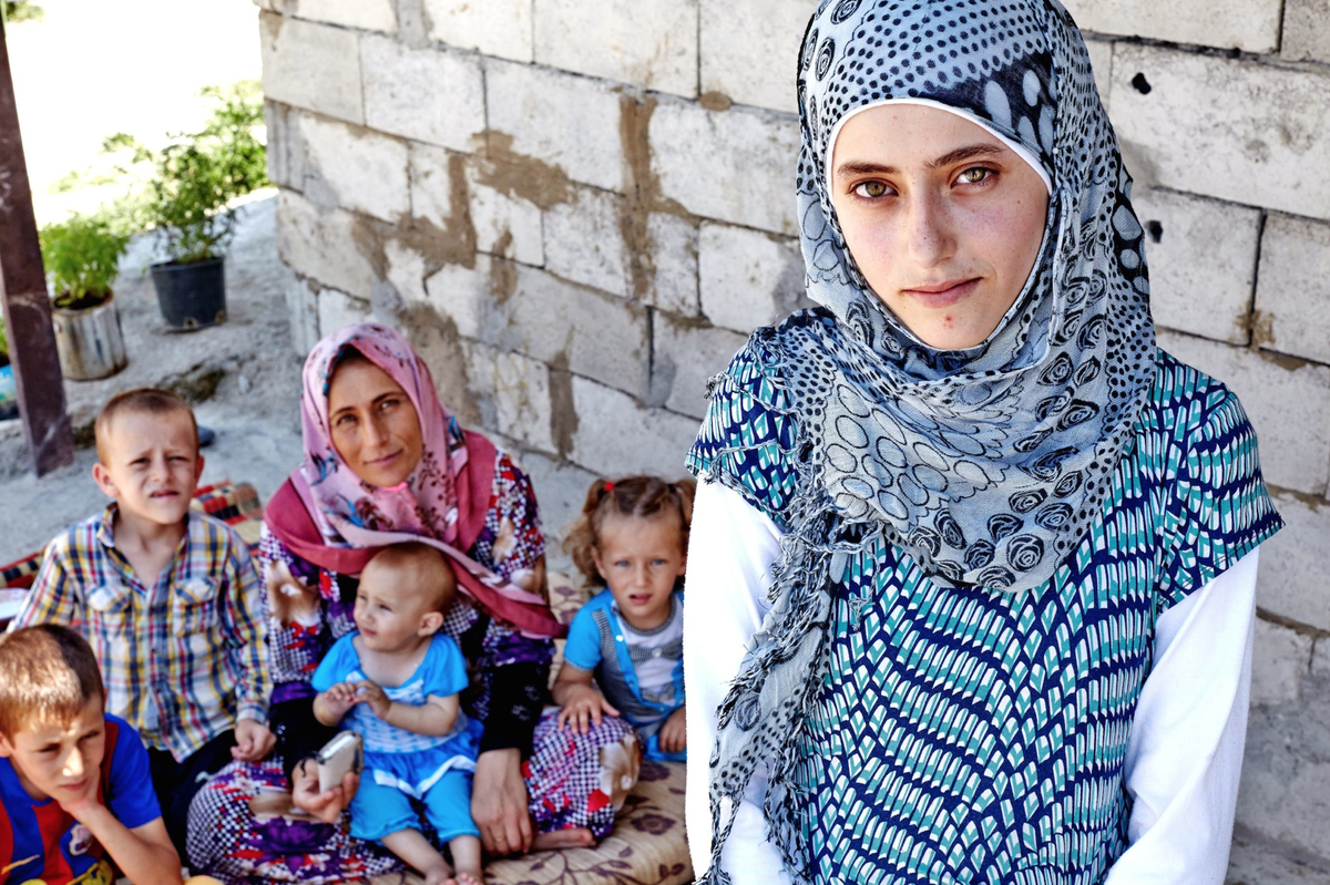 UN's tweet photo. "If I continue my studies, I can find a way to help rebuild my country" http://t.co/gOKSoyhlrM http://t.co/LLnyyLchQT via @refugees