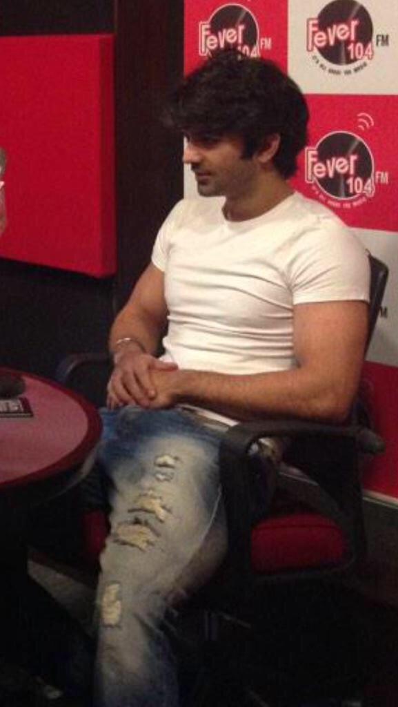 SKThind's tweet photo. “@Mahezabeen: OMG! Close Up Of @BarunSobtiSays On #104FeverFM 😍😍😍😍😍😍😍😍 #MAMRPromotions http://t.co/pE15vHcnoq” muscles 😍😍😍😍