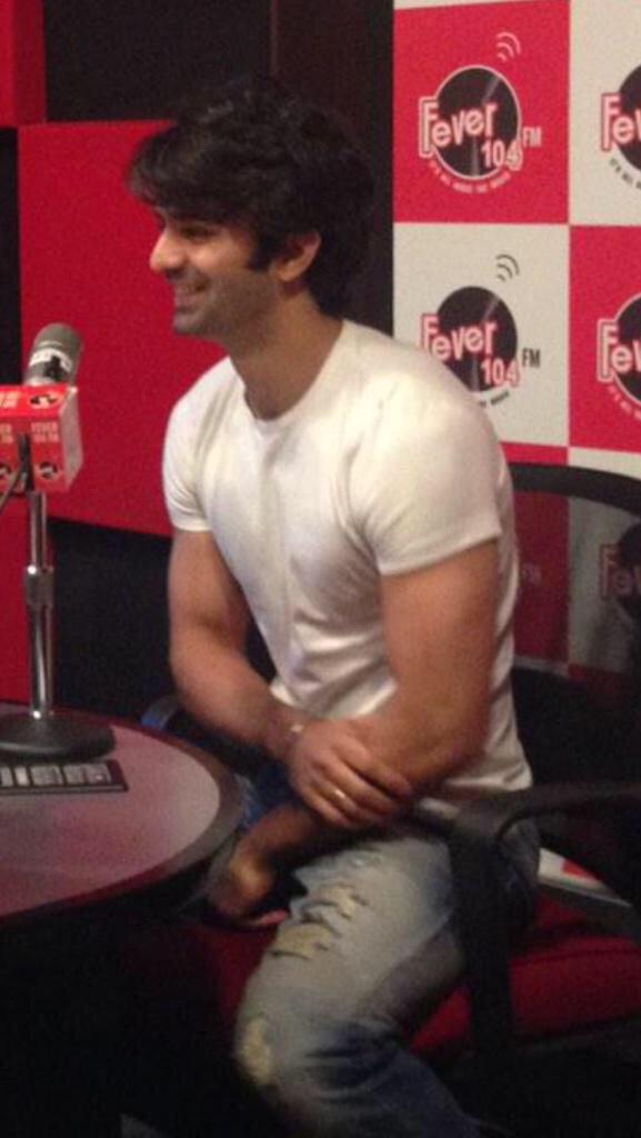 SKThind's tweet photo. “@Mahezabeen: OMG! Close Up Of @BarunSobtiSays On #104FeverFM 😍😍😍😍😍😍😍😍 #MAMRPromotions http://t.co/pE15vHcnoq” muscles 😍😍😍😍