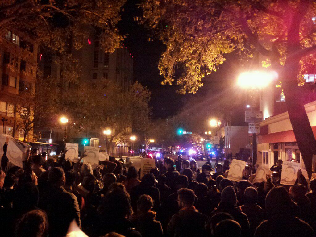 OccupyCalCampus's tweet photo. Riot cops are preping to push us back in Oakland. We are in the streets in support of Ferguson! #occupy @bpOffCampus http://t.co/lBso9c3xOJ