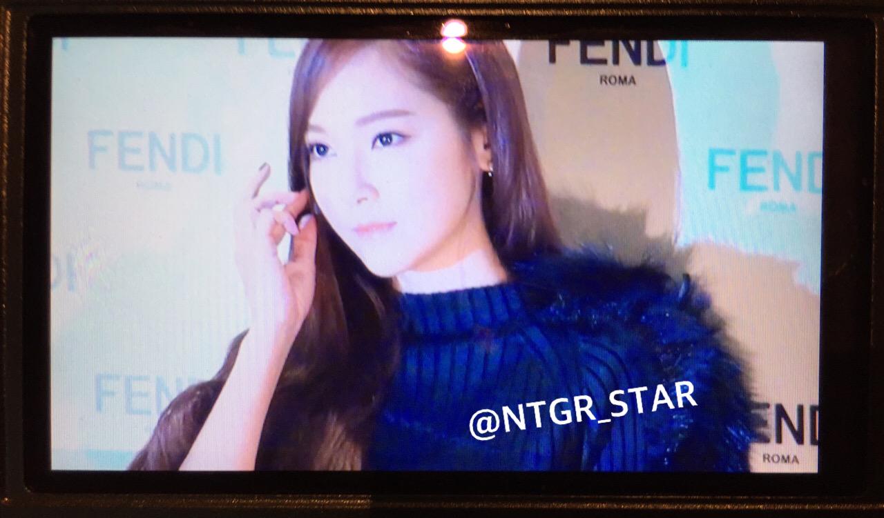 [PIC][24-11-2014]Jessica tham dự sự kiện khai trương cửa hàng "Fendi" tại Lotte World - Seoul vào chiều nay B3ROONrCcAALZyy