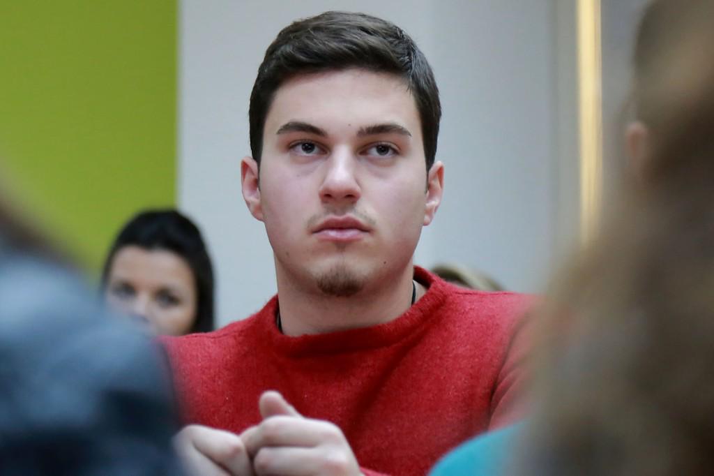 erionveliaj's tweet photo. Sot eshte 25 Nentori - dita kunder dhunes ndaj vajzave. Kete vit fushaten portokalli po e drejtojne djemte #Emancipim http://t.co/IWes5z9TBN