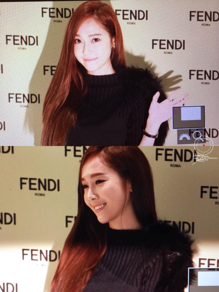 [PIC][24-11-2014]Jessica tham dự sự kiện khai trương cửa hàng "Fendi" tại Lotte World - Seoul vào chiều nay B3RQApfCAAEfIJc