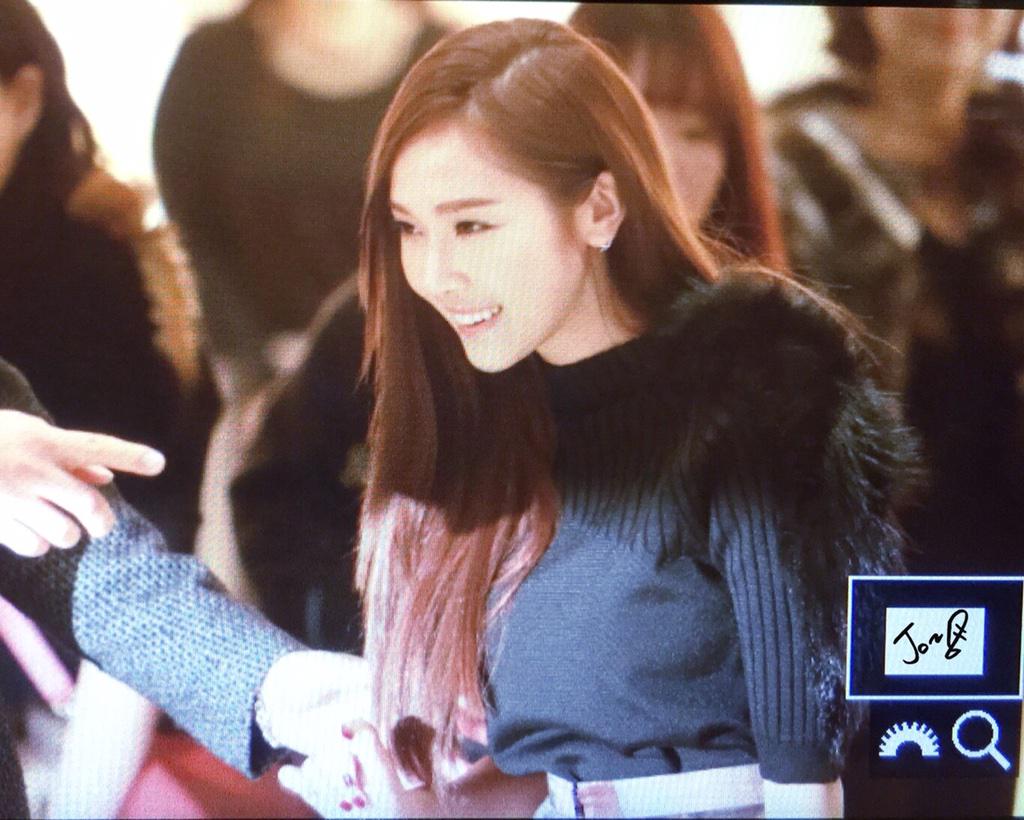 [PIC][24-11-2014]Jessica tham dự sự kiện khai trương cửa hàng "Fendi" tại Lotte World - Seoul vào chiều nay B3RWSuSCEAAJTzh