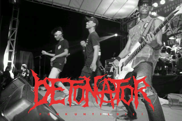 Band kampungan yang di cintai tante  rara !