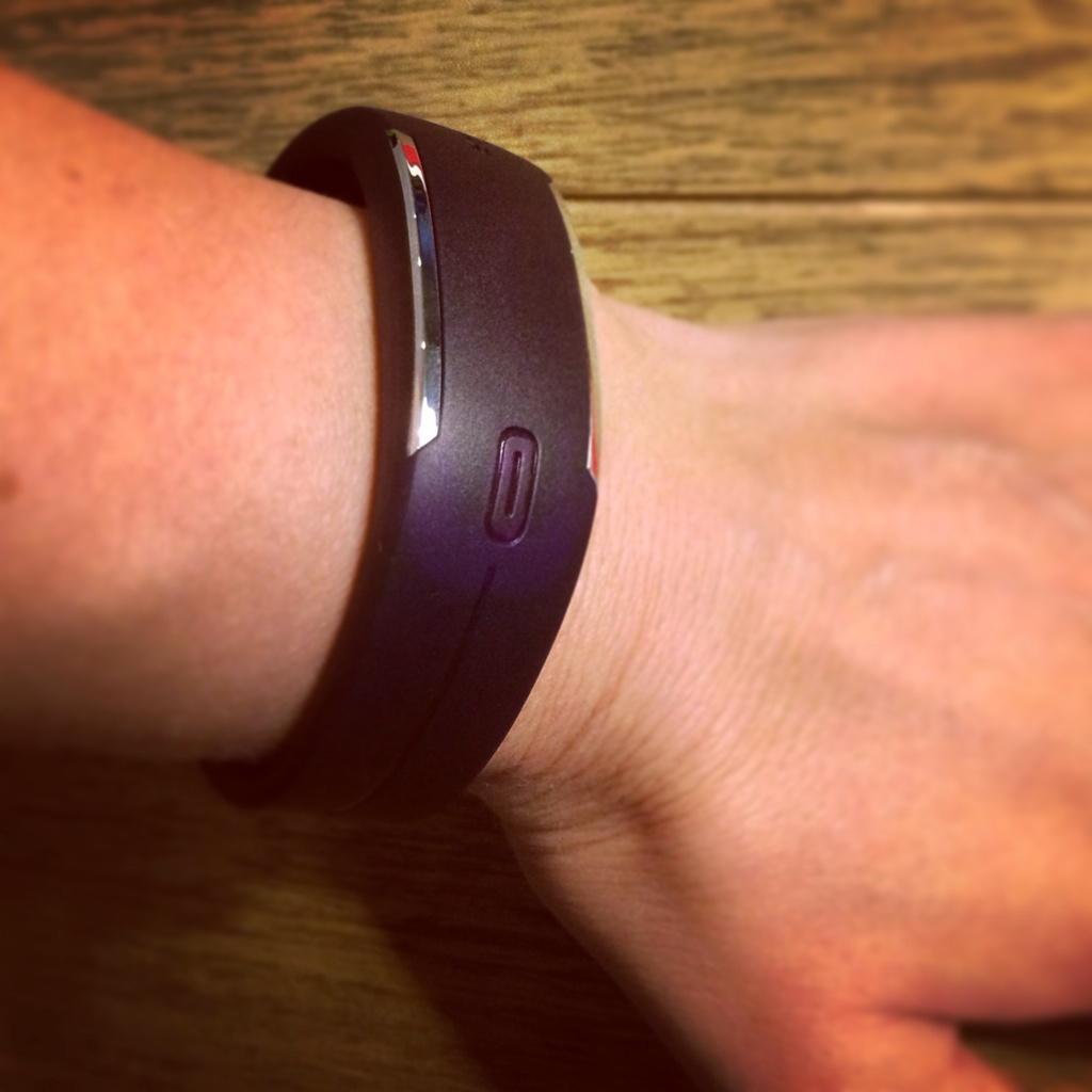 viiviavellan's tweet image. Ihan täpinöissäni tästä #PolarLoop -rannekkeesta... Nyt tietty teen kaikki askareeni enemmän &quot;heiluen&quot;...😁..