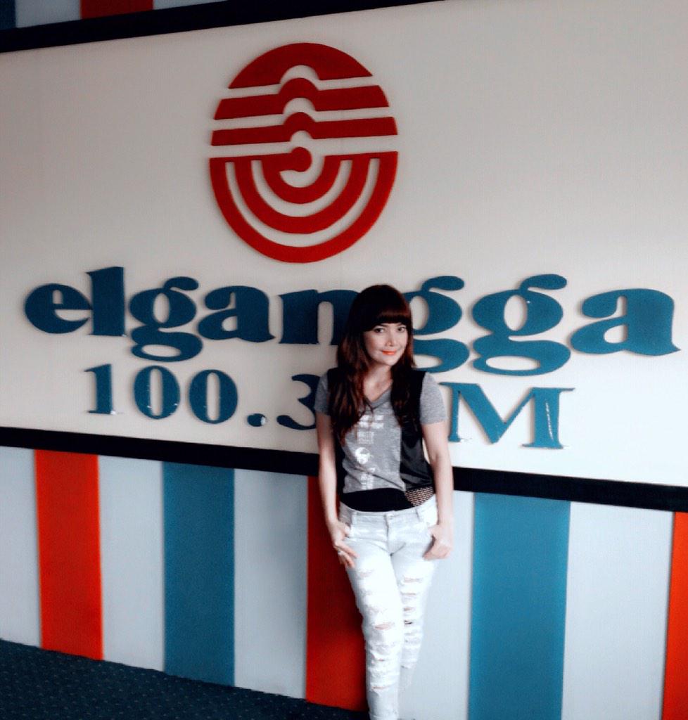 irmadarmawangsa's tweet photo. On air now @ElganggaFM all about me &amp; my new song KEDINGINAN cc @CNB_Production @IDWLovers http://t.co/WxwUE36IWP