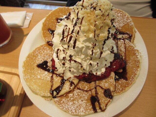 s_wee_ts's tweet photo. エッグスシングスのパンケーキ💓😇🙈

#エッグスシングス #パンケーキ
#スイーツ好きRT #食べたくなったらRT
#スイーツテロ #飯テロ http://t.co/AiCLfLZ6il