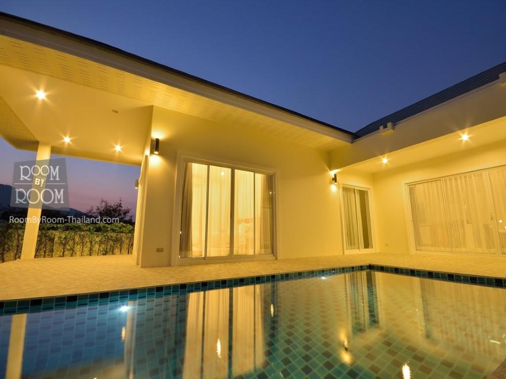 RoomByRooom's tweet photo. Pool Villa in Hua Hin, Land: 500 SqM Interior: 220 SqM, 3 bed, 4 bathrooms, Price 7.5M THB http://t.co/hk9NG6Knk5 http://t.co/f8sylQeJjj