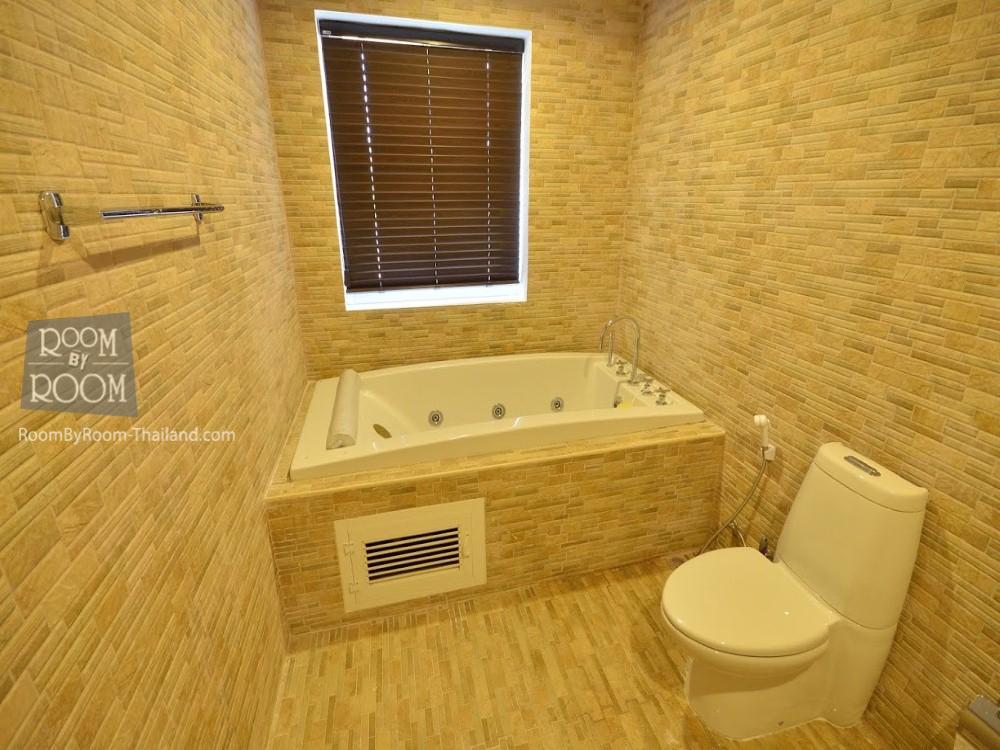 RoomByRooom's tweet photo. Pool Villa in Hua Hin, Land: 500 SqM Interior: 220 SqM, 3 bed, 4 bathrooms, Price 7.5M THB http://t.co/hk9NG6Knk5 http://t.co/f8sylQeJjj