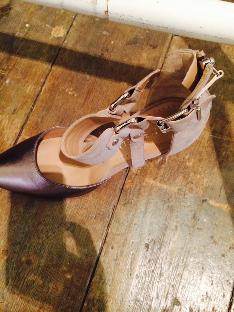 RedFashionTeam's tweet photo. Amazing heels @mintvelvet #MVSS15 #RedEdit http://t.co/NbJ4GyD2Mm