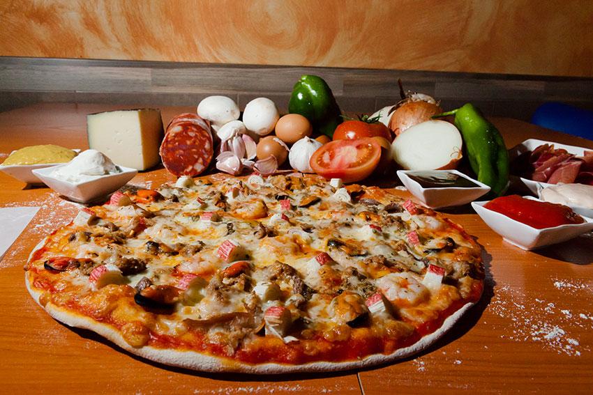 AncalaMary's tweet photo. SORTEO DE PIZZA FAMILIAR!! RT y síguenos y una pizza como esta podría ser tuya ;) http://t.co/KNjHAXVCjh