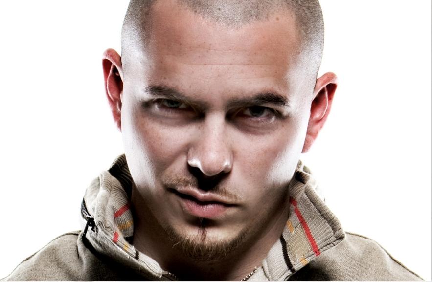 тимоти олифант короткая стрижка. почти налысо. фейд налысо. стрижка наголо мужская. стрижки наполулысо мужские.