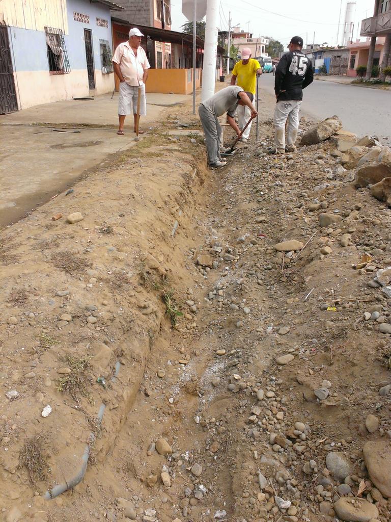 isladebejucal's tweet photo. Arranco la obra de aceras y bordillos en la Av. Independencia en la parroquia Isla de Bejucal http://t.co/BkU02ib3A0