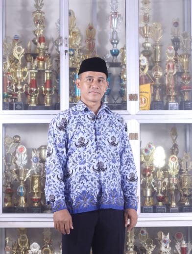 SELAMAT HARI GURU,,, TERIMAKASIH ATAS SEGALA ILMU DAN DIDIKAN YANG TELAH ENGKAU BERIKAN KEPADA KAMI :)