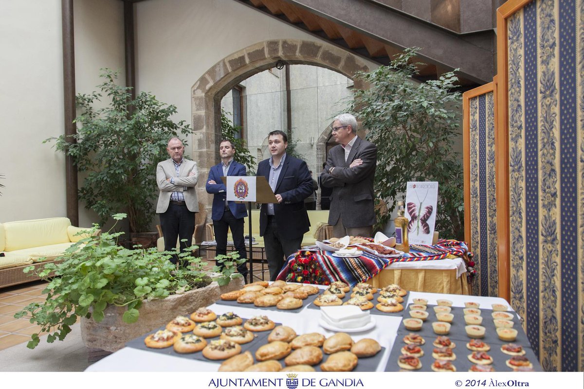 #falles <a href="/falles_Gandia/">Falles de Gandia</a> #Gandia #Safor per a xuplar-se els dits! infofalles.com/El-conill-amb-… <a href="/fallabeniopa/">Falla Beniopa</a> <a href="/InfoFalles/">InfoFalles</a>