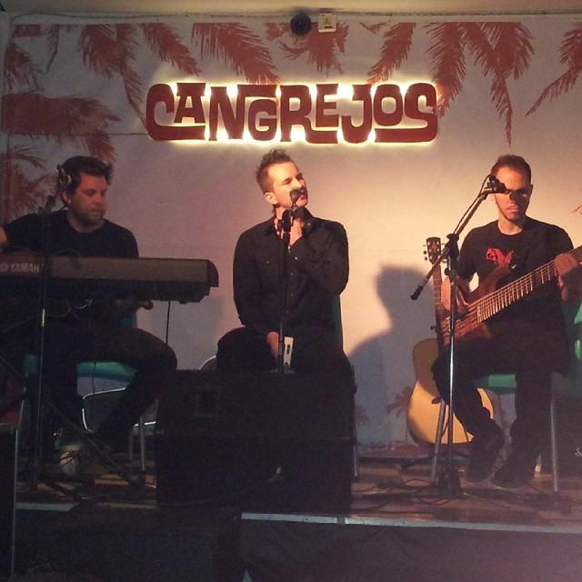 VictoriaEnMar's tweet photo. Gracias a los que festejaron nuestros 2 años de amistad y musica el sabado! Captura de la mano de @VictoriaGomezP http://t.co/rqQ8L5LsG4