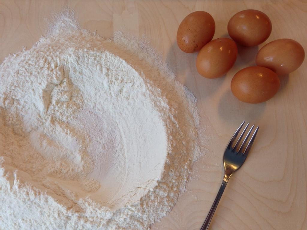 MadeInRimini's tweet photo. cosa staranno preparando le Azdore #MadeInRimini?

@rnstreetfood @Italian_Moments 
@Cucina_Italiana @giornaledelcibo http://t.co/5zbigp8Vq7