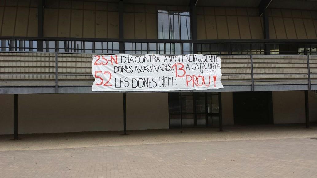 FMALaSagrera's tweet photo. Cap agressió masclista sense resposta! El jovent  diem prou!! http://t.co/fEMwA70GwA