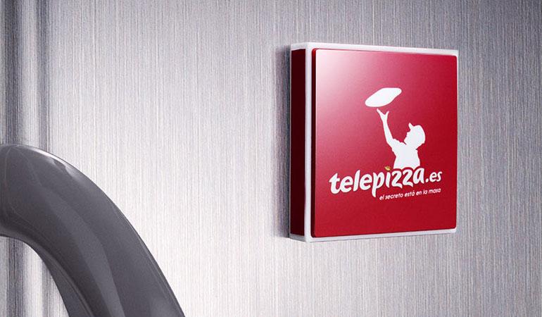 telepizza_es's tweet photo. Regalamos 10 botones #ClickAndPizza + una año de #PizzaGratis

¡Participa en #TelepizzaEmergencia! http://t.co/UUJvXkN8MG