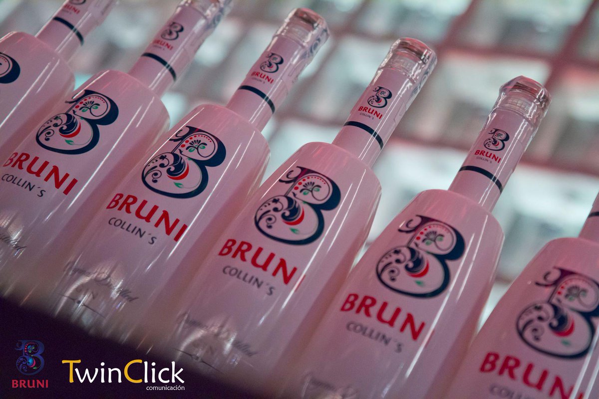 TwinClick tweet media