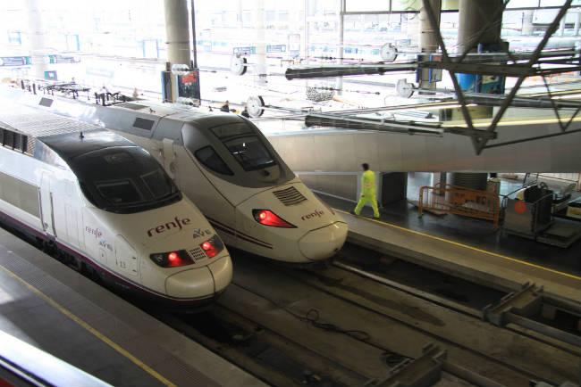 SevillaActual's tweet photo. Viajar en AVE a Madrid desde 22 euros será posible en Navidades http://t.co/u166hyQOPU #Sevillahoy #Andalucía http://t.co/ZJgikeEN1U