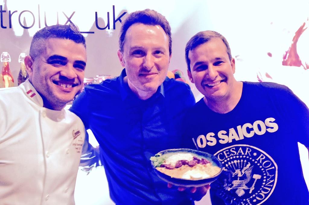 MrAndrewDickens's tweet photo. Happy days! Martin Morales @martinceviche @mediumtowell @Electrolux_UK Taste Theatre #secretingredient #tastewinter http://t.co/FqTkRrSoIN