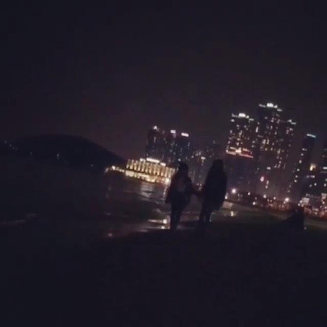 instagram | تحديث جيا [فيديو] مع ايرين نمشي على الشاطيء  B3SQcqPCQAAsVsa