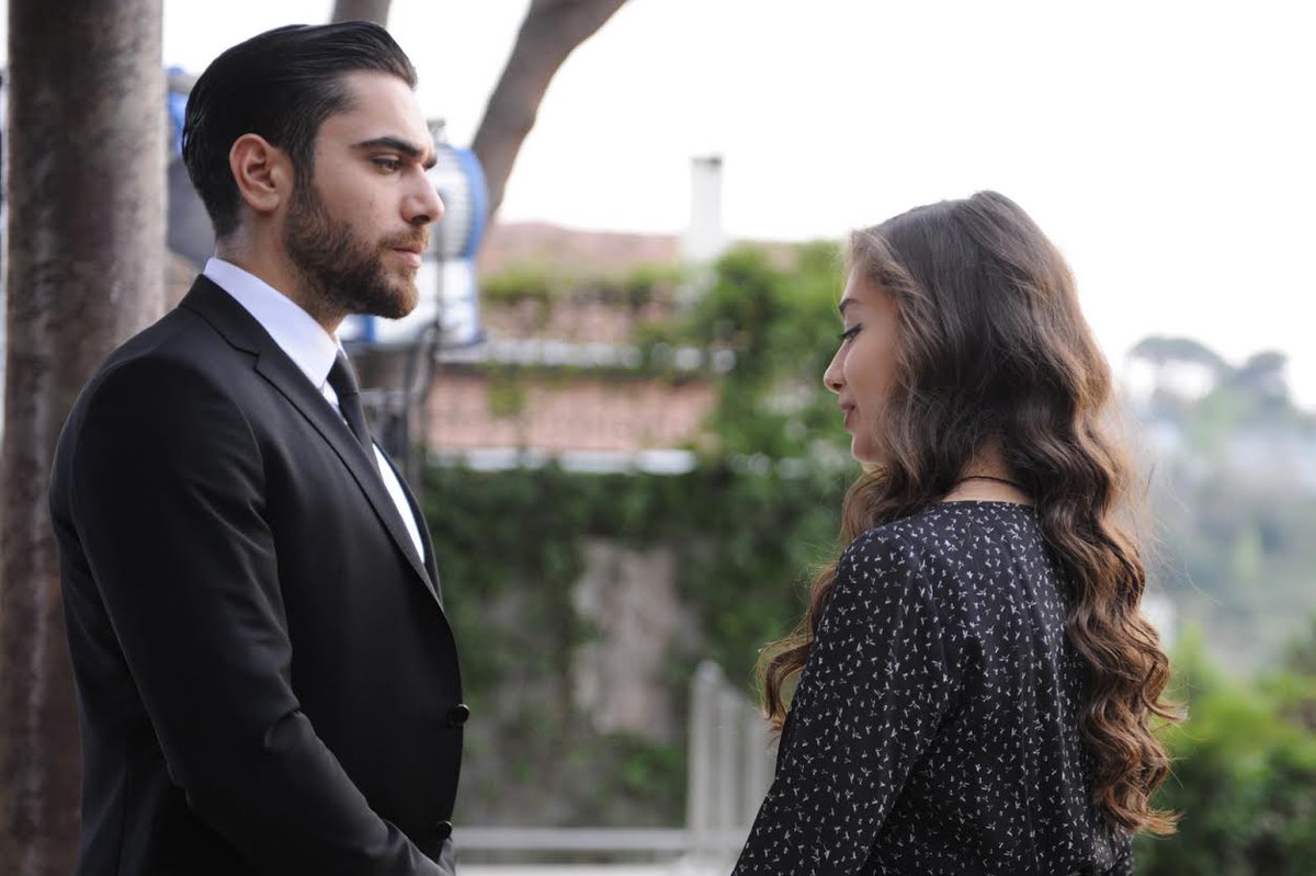 С кем останется неслихан в доброте. Два лица стамбула нериман. Кадир догулу и неслихан свадьба. Мелек и неслихан. Неслихан атагюль 2020.